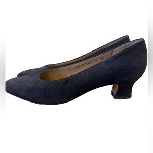 Vintage Salvatore Ferragamo, blue suede pumps. Size 6.